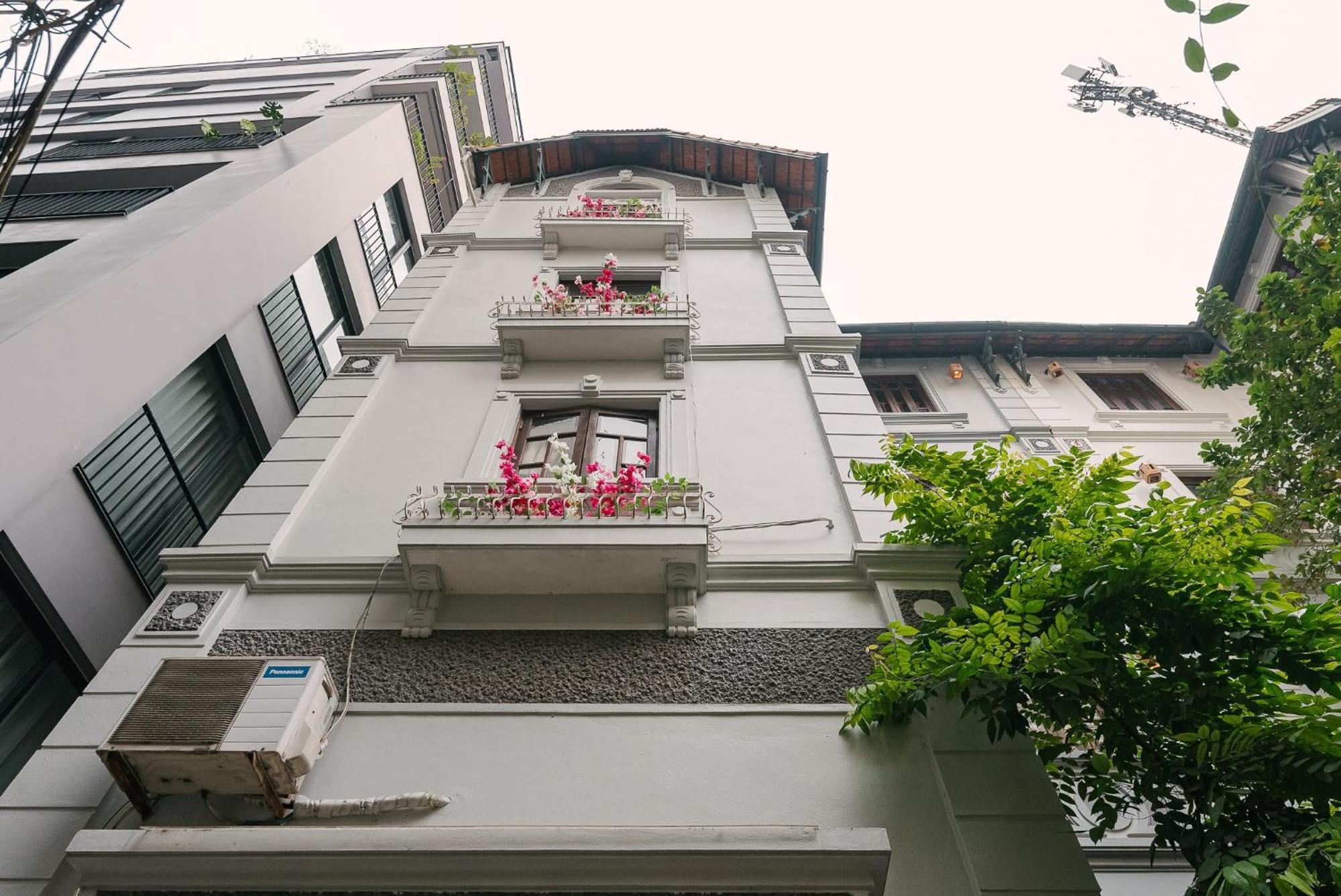 Ann - To Ngoc * Hanoi